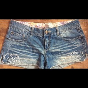 Forever 21 premium denim shorts. SIZE 26